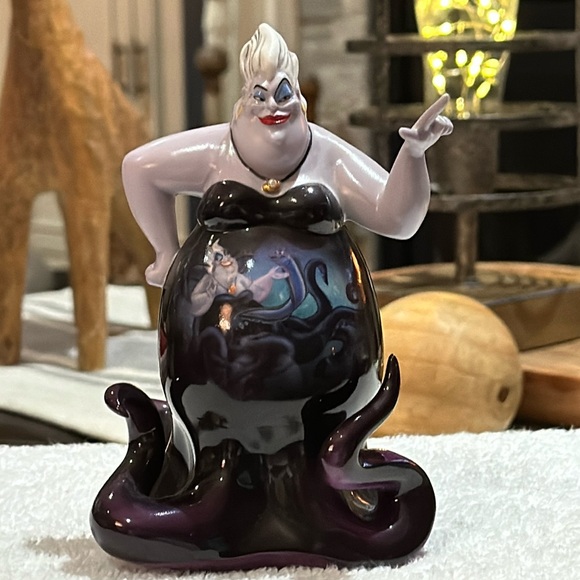 Bradford Editions, Disney Villains Heirloom Porcelain Figurines “Ursula” - Picture 3 of 16